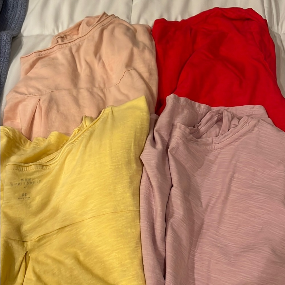 Bundle of 4 tee shirts